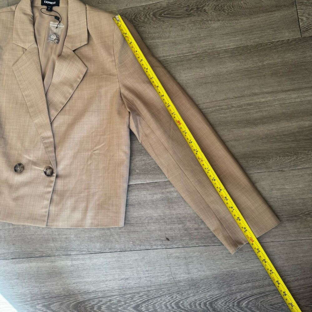 NEW Express Blazer Women's Tan Beige Sz M Cropped Double Breasted Shoulder Pads - Picture 10 of 16